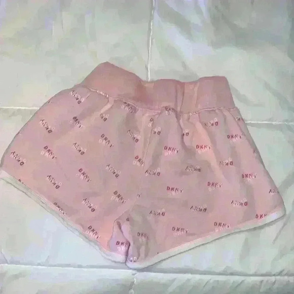 Dkny girl shorts size 8/10 - Picture 3 of 4